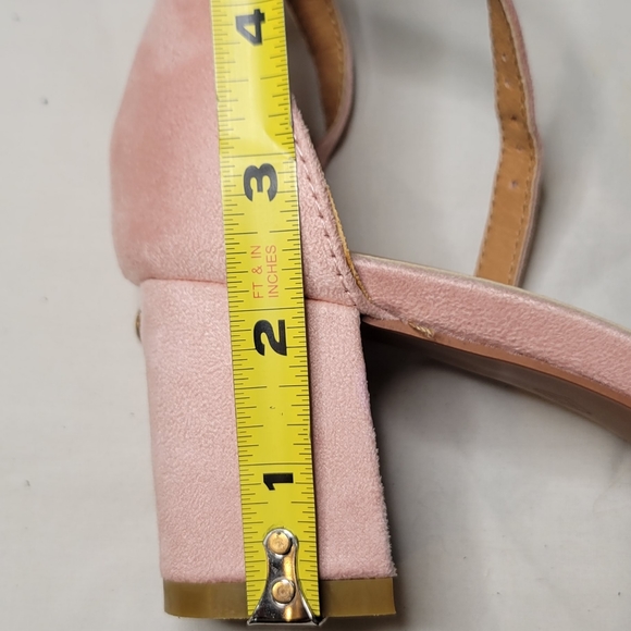 Pink 2 inch heels. - Picture 3 of 4